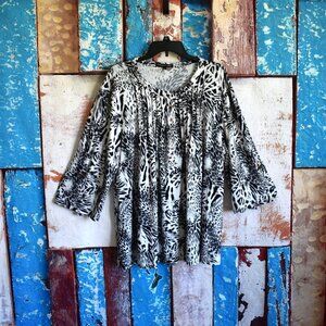 Women's Always Indigo Pullover Top 3/4 Sleeve V-Neck Button Accent SIZE 2X Multi